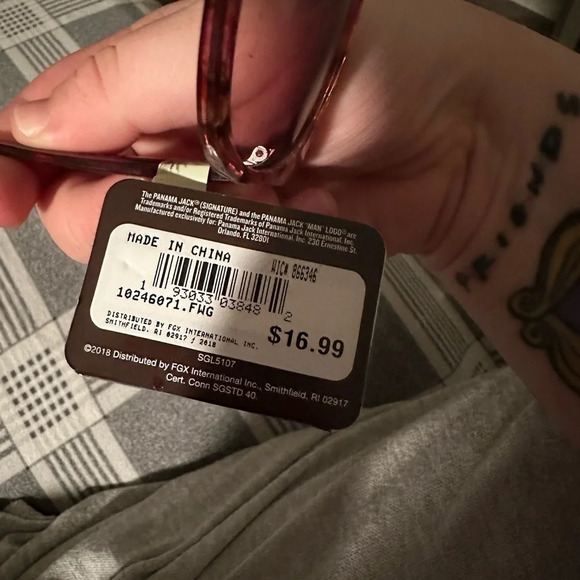 NWT sunglasses - Picture 4 of 4